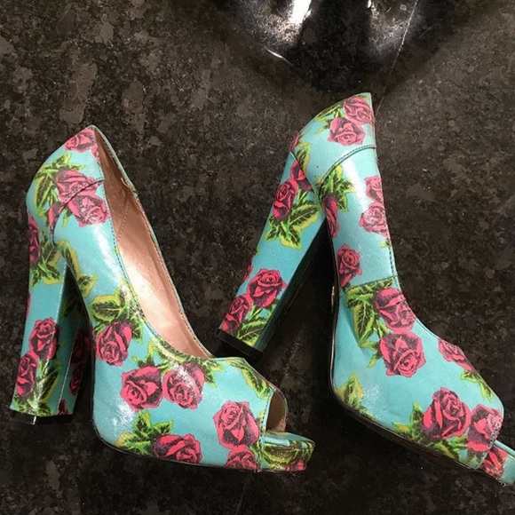 Betsey Johnson peep toe pumps - Picture 1 of 4